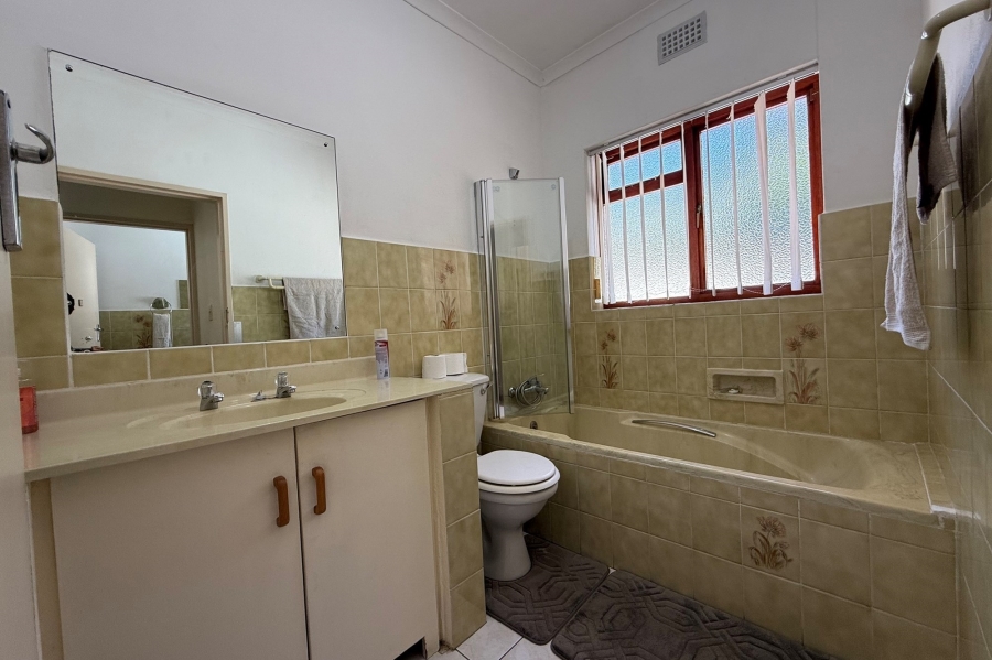 To Let 1 Bedroom Property for Rent in Table View Western Cape